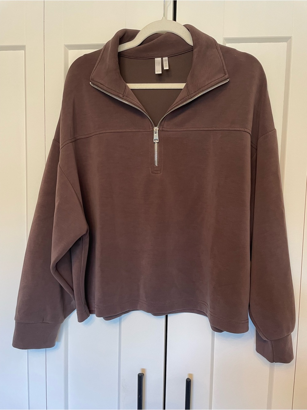 Simons Miiyu Cropped Half-Zip Sweatshirt in Chocolate Brown